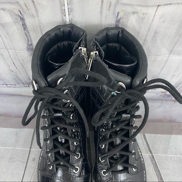 Gianni Bini Size 6.5 Black Chunky Combat Heel Boot Lace Up Textured Low Heel - Picture 6 of 15